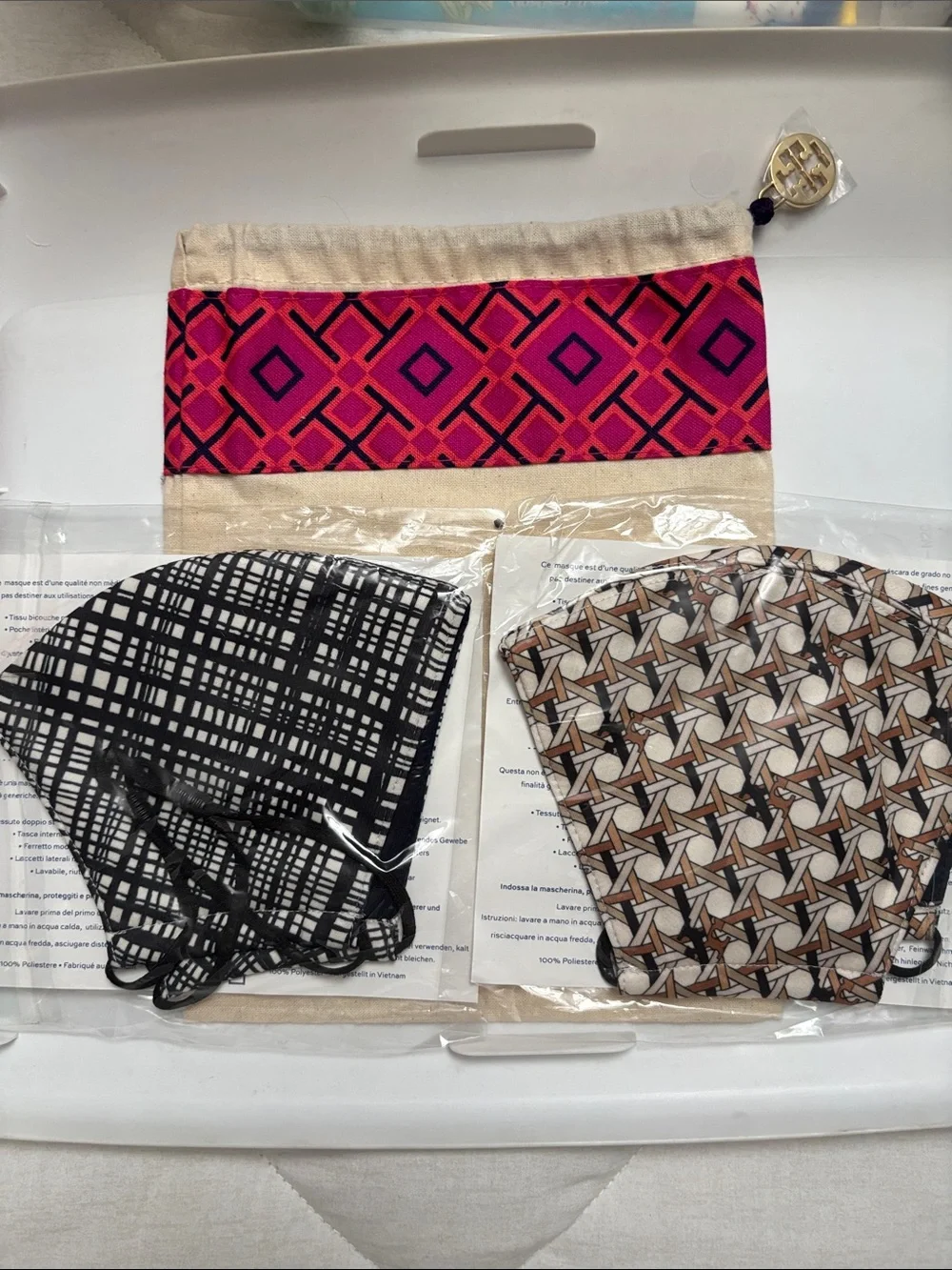 NWT Tory Burch Pair of Reusable Fashion Face Masks w Patterned Drawstring Pouch